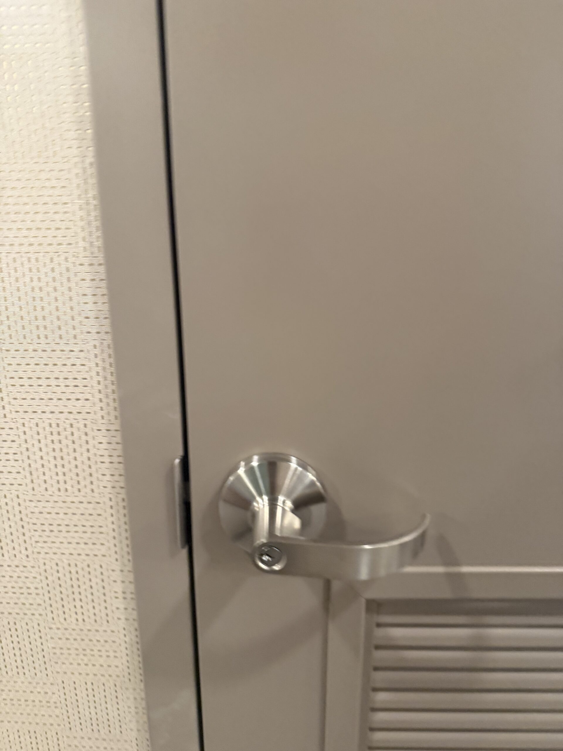 Business Key Change Services | Trop Locksmith LLC – Las Vegas, NV At Trop Locksmith LLC, we understand how important security is—especially during employee changes, staff transitions, or when moving into a new business location. Whether you’re a small office or a large commercial facility, our licensed locksmiths are ready to help you regain control and peace of mind. ✅ Re-keying after employee turnover ✅ Lock changes for new business locations ✅ Master key systems for office buildings ✅ Fast, professional service – done right the first time We’re proud to support Las Vegas businesses of all sizes with reliable, affordable, and prompt locksmith services. Don’t leave your company vulnerable—secure your business today with Trop Locksmith LLC. 📍 Based in Las Vegas | 🕒 Available 7 Days a Week 📞 Call now or message us for a free consultation! #LasVegasLocksmith #CommercialLocksmith #BusinessSecurity #RekeyService #LocksmithNearMe #TropLocksmith #KeyChangeLasVegas